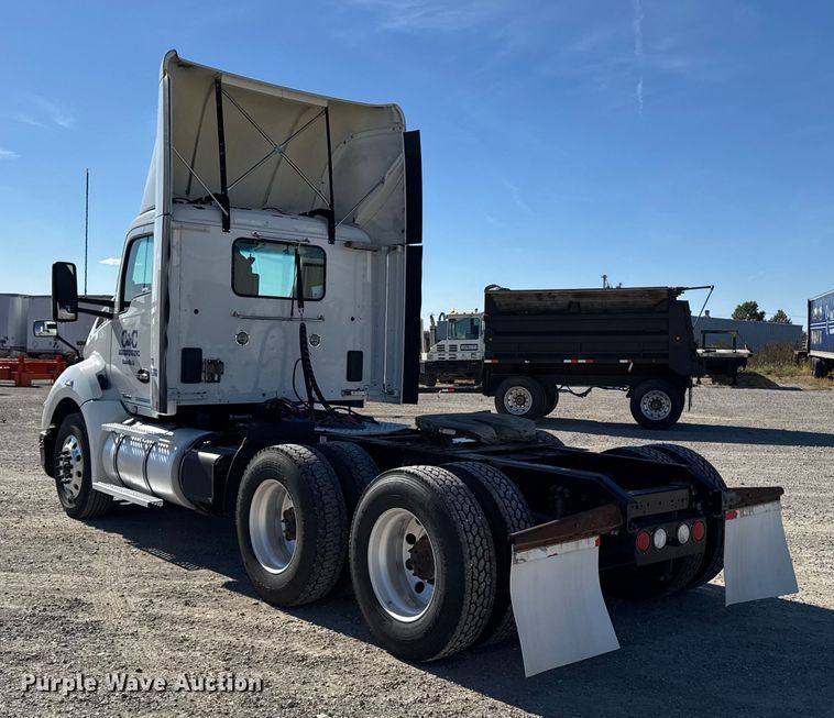image for item EM2475 2016 Kenworth T680 semi truck