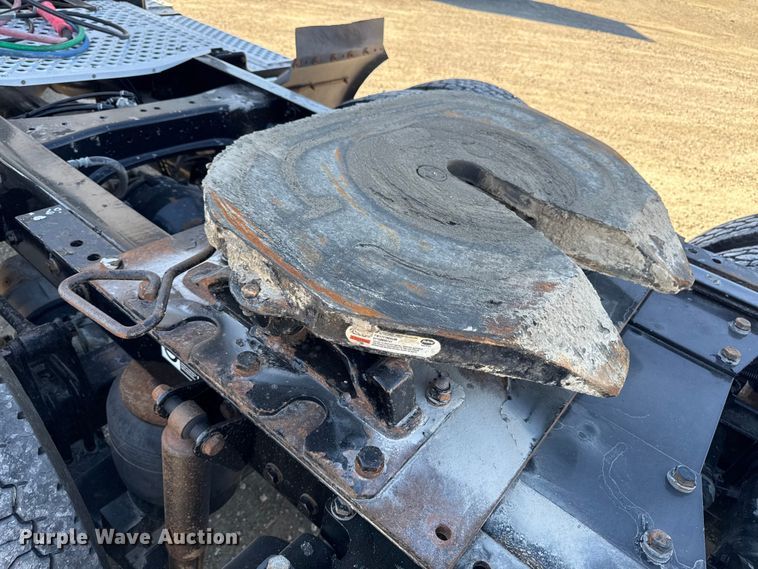 image for item EM2475 2016 Kenworth T680 semi truck