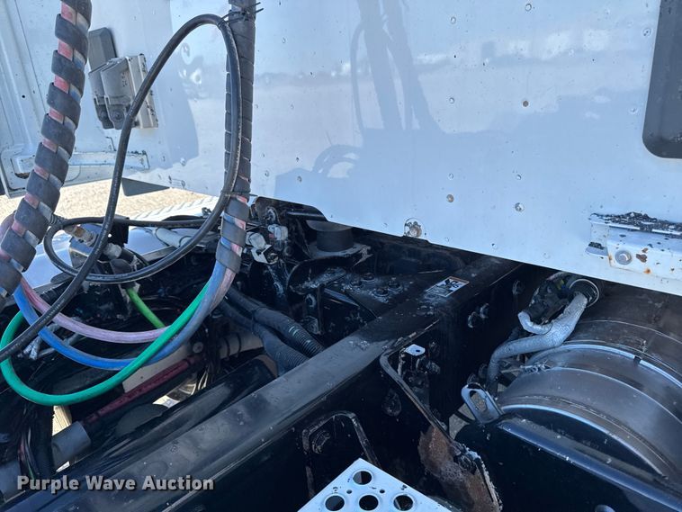 image for item EM2475 2016 Kenworth T680 semi truck