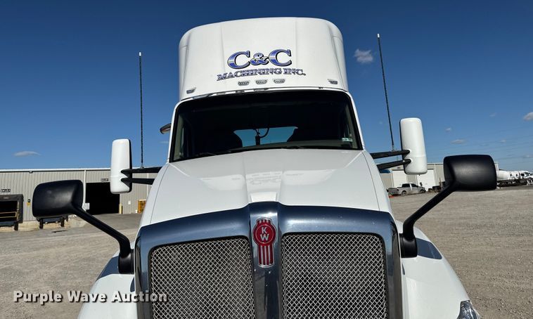 image for item EM2475 2016 Kenworth T680 semi truck