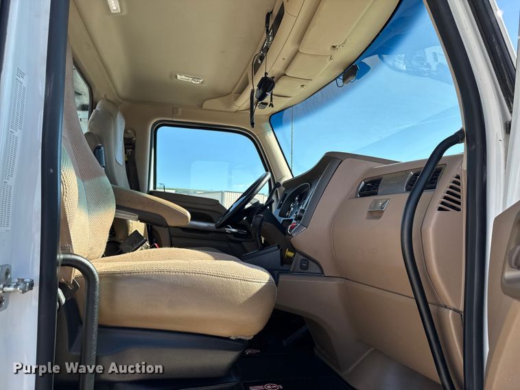 image for item EM2475 2016 Kenworth T680 semi truck