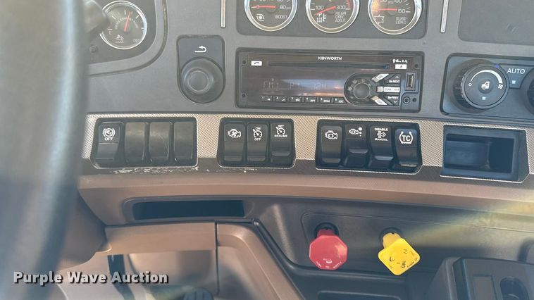 image for item EM2475 2016 Kenworth T680 semi truck