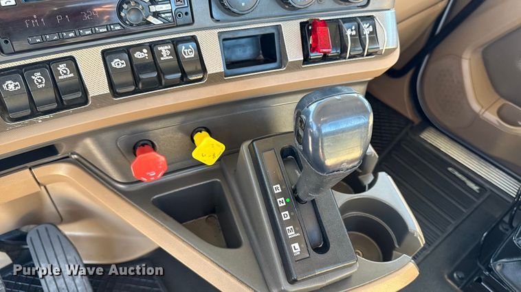 image for item EM2475 2016 Kenworth T680 semi truck