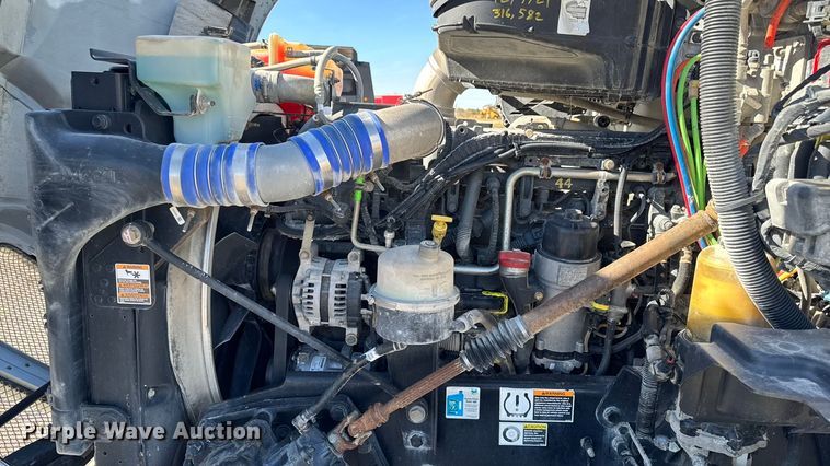 image for item EM2475 2016 Kenworth T680 semi truck