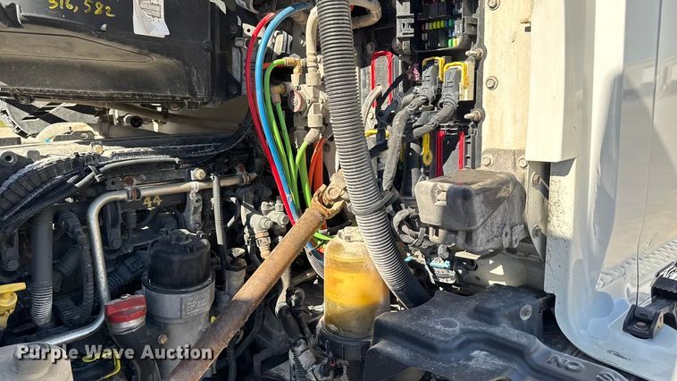 image for item EM2475 2016 Kenworth T680 semi truck