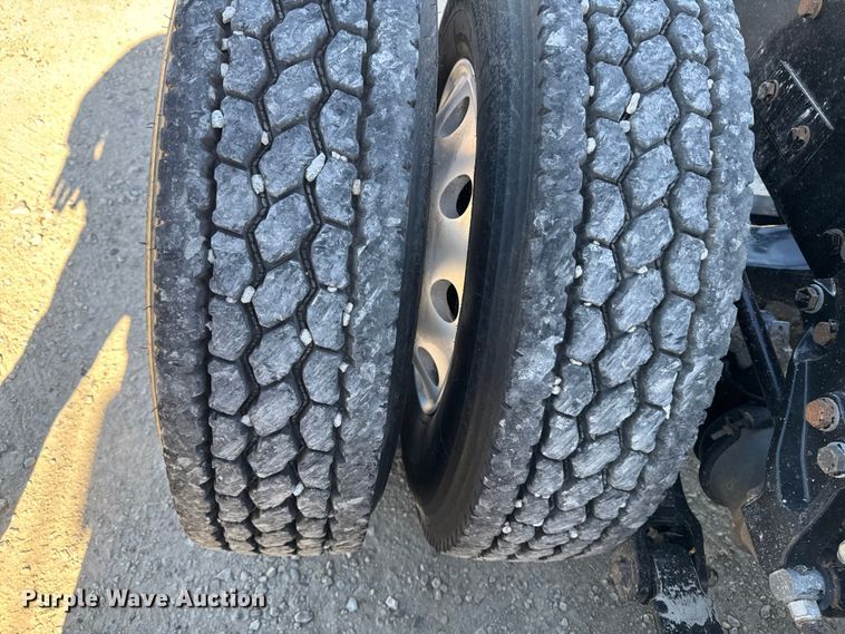 image for item EM2475 2016 Kenworth T680 semi truck