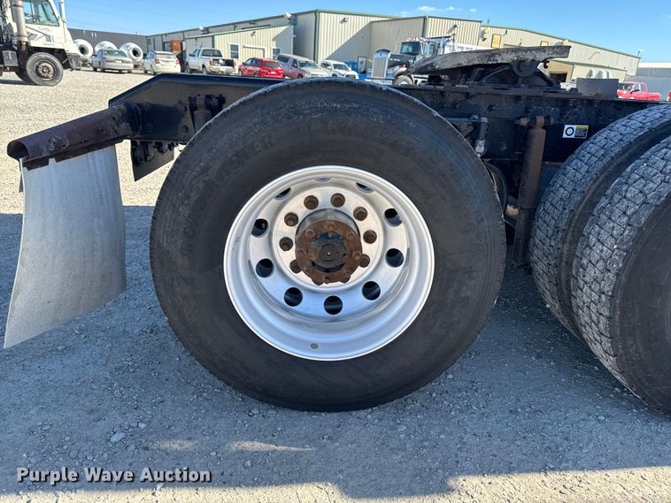 image for item EM2475 2016 Kenworth T680 semi truck