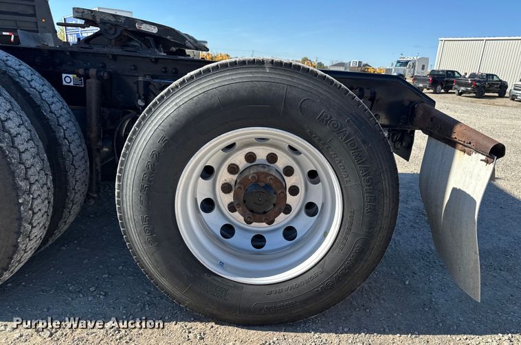 image for item EM2475 2016 Kenworth T680 semi truck