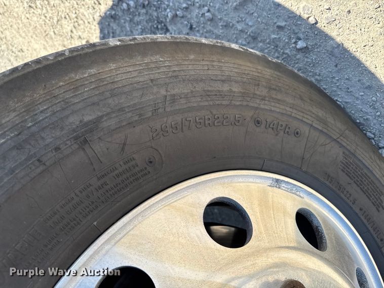 image for item EM2475 2016 Kenworth T680 semi truck