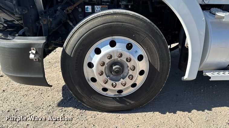 image for item EM2475 2016 Kenworth T680 semi truck