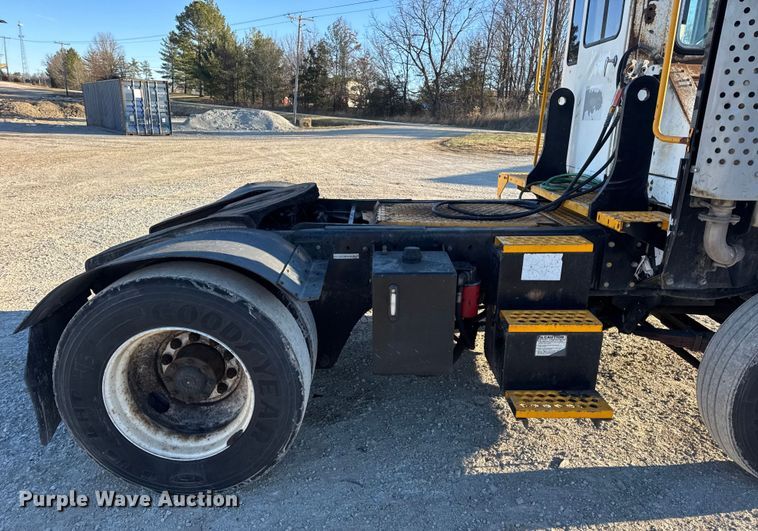 image for item EN0788 2014 Kalmar Ottawa yard truck