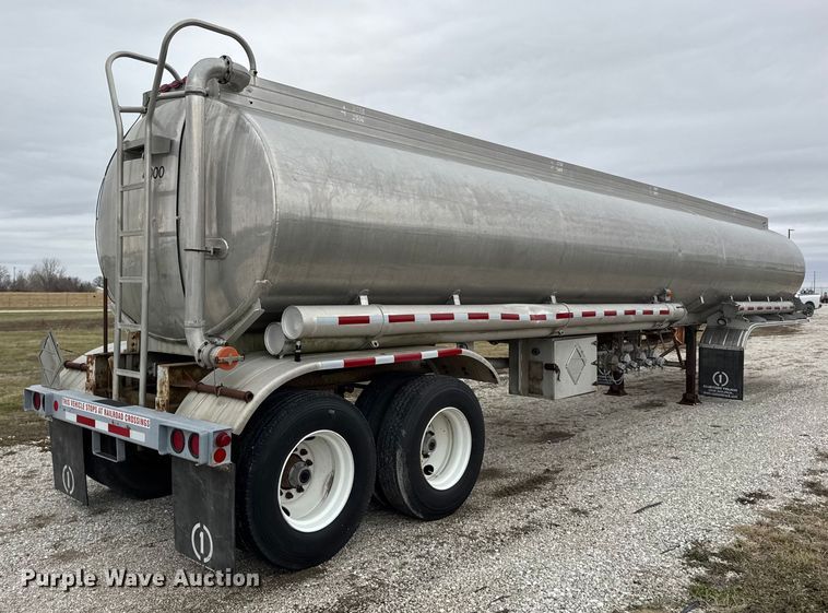 image for item EN0801 2011 Pullman Trailmobile F15S-42CI tank trailer