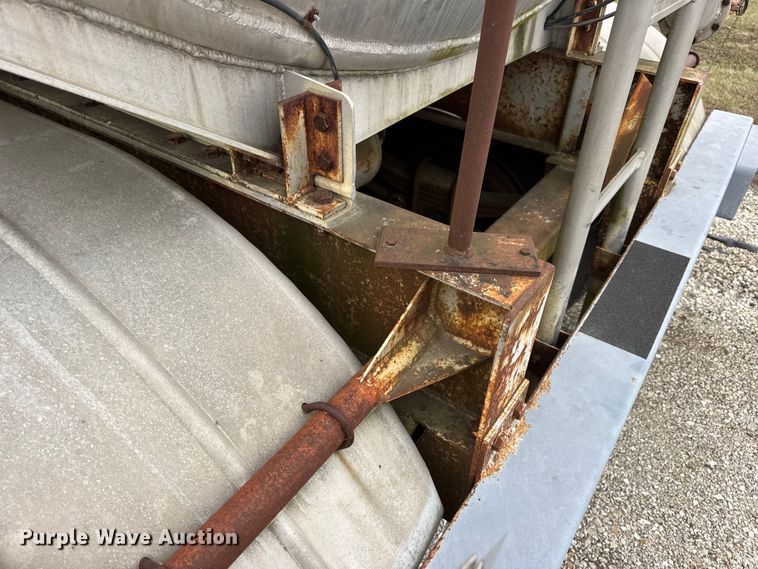 image for item EN0801 2011 Pullman Trailmobile F15S-42CI tank trailer