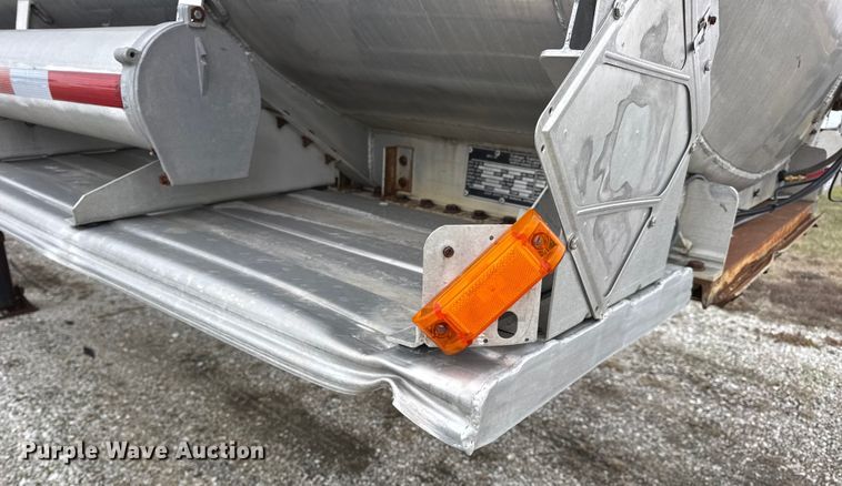 image for item EN0801 2011 Pullman Trailmobile F15S-42CI tank trailer