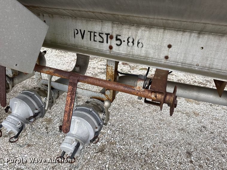 image for item EN0801 2011 Pullman Trailmobile F15S-42CI tank trailer