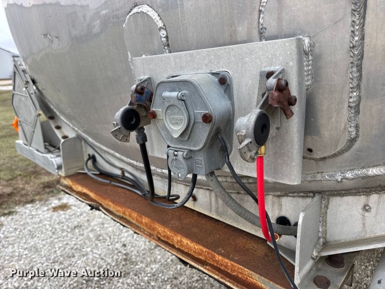 image for item EN0801 2011 Pullman Trailmobile F15S-42CI tank trailer