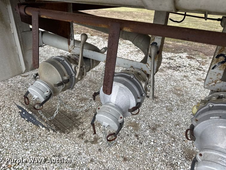 image for item EN0801 2011 Pullman Trailmobile F15S-42CI tank trailer