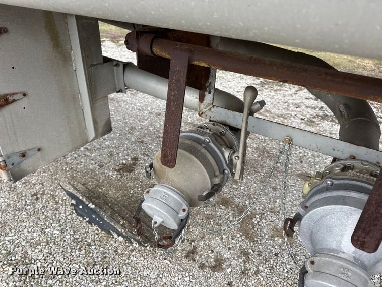 image for item EN0801 2011 Pullman Trailmobile F15S-42CI tank trailer