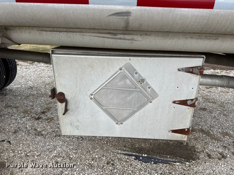 image for item EN0801 2011 Pullman Trailmobile F15S-42CI tank trailer