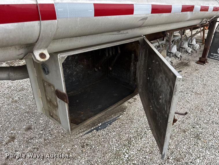 image for item EN0801 2011 Pullman Trailmobile F15S-42CI tank trailer