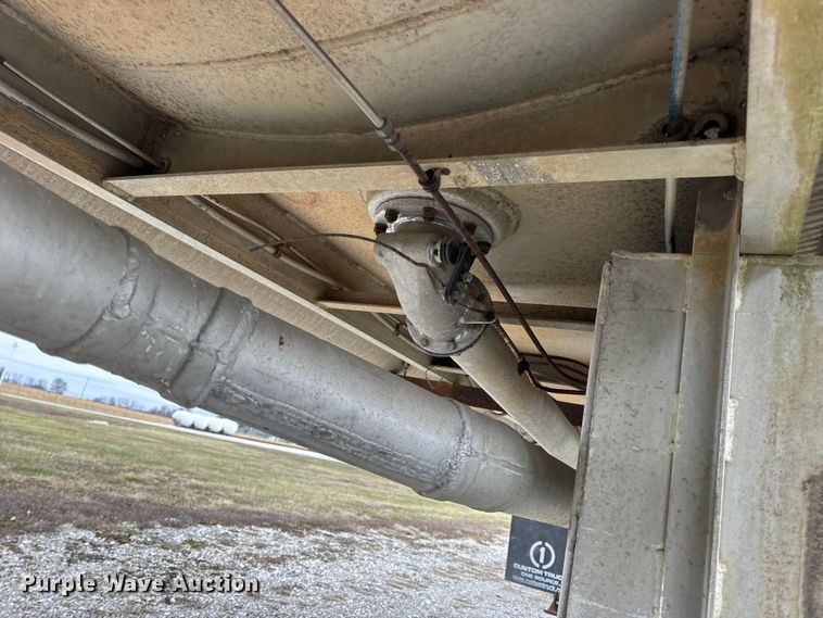 image for item EN0801 2011 Pullman Trailmobile F15S-42CI tank trailer