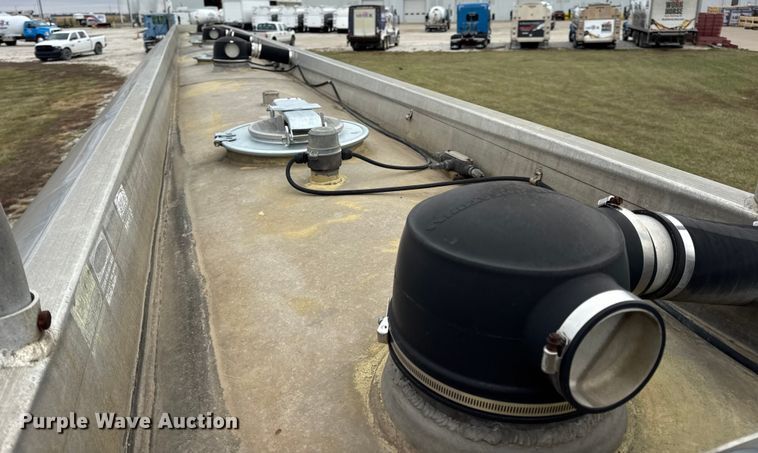 image for item EN0801 2011 Pullman Trailmobile F15S-42CI tank trailer