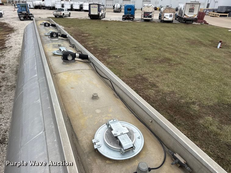 image for item EN0801 2011 Pullman Trailmobile F15S-42CI tank trailer