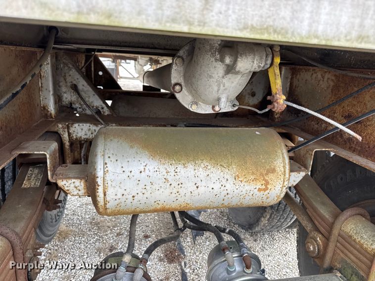 image for item EN0801 2011 Pullman Trailmobile F15S-42CI tank trailer