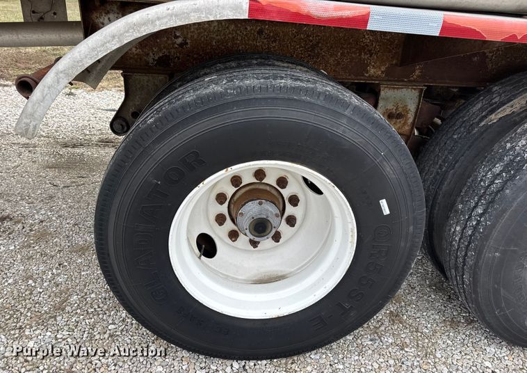 image for item EN0801 2011 Pullman Trailmobile F15S-42CI tank trailer