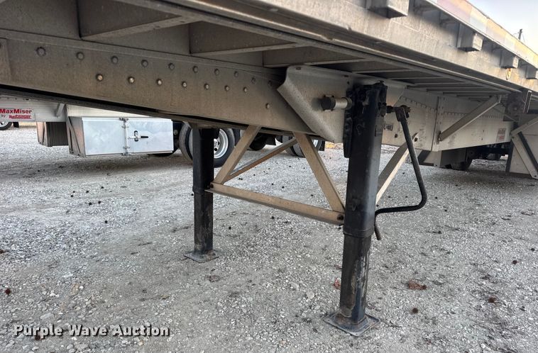 image for item EN0815 2006 Reitnouer MaxMiser flatbed trailer