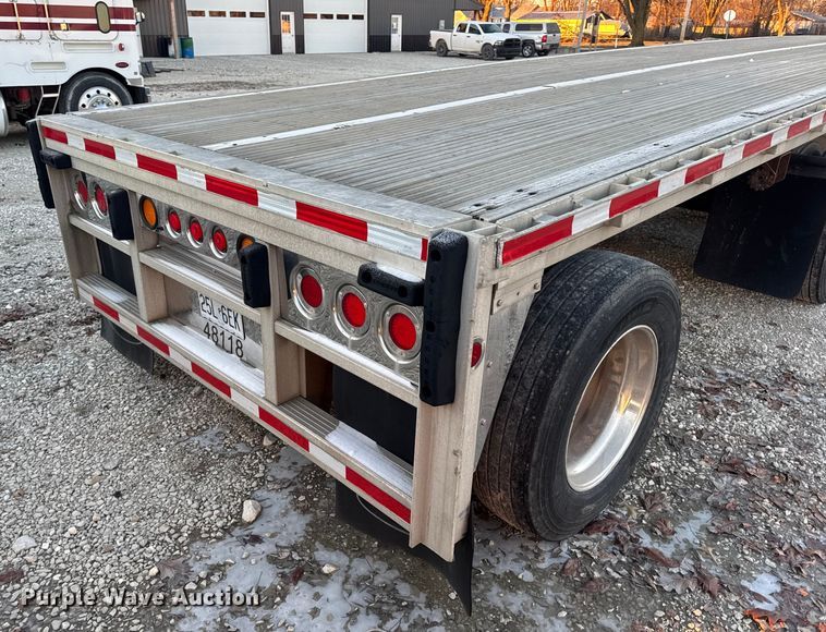 image for item EN0815 2006 Reitnouer MaxMiser flatbed trailer