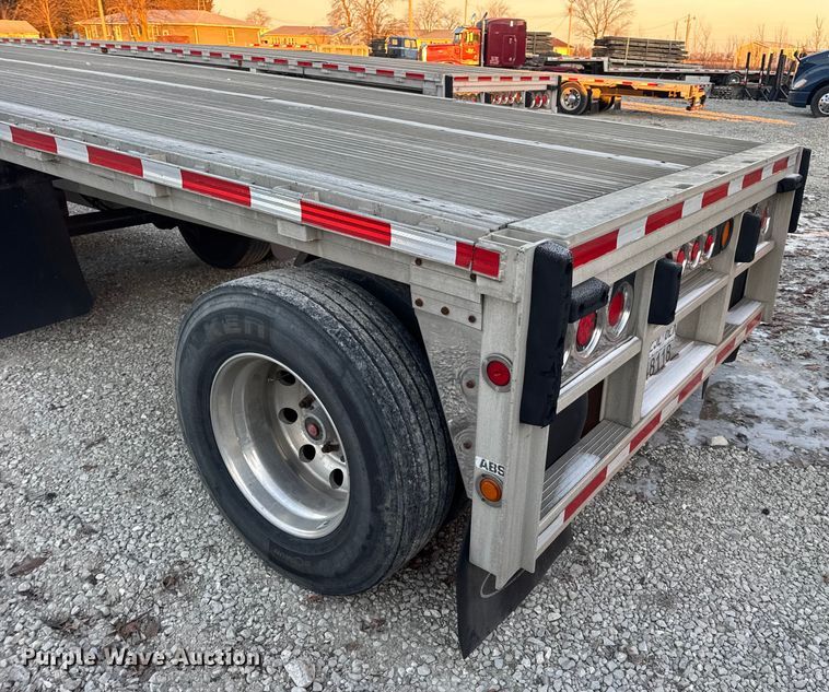 image for item EN0815 2006 Reitnouer MaxMiser flatbed trailer