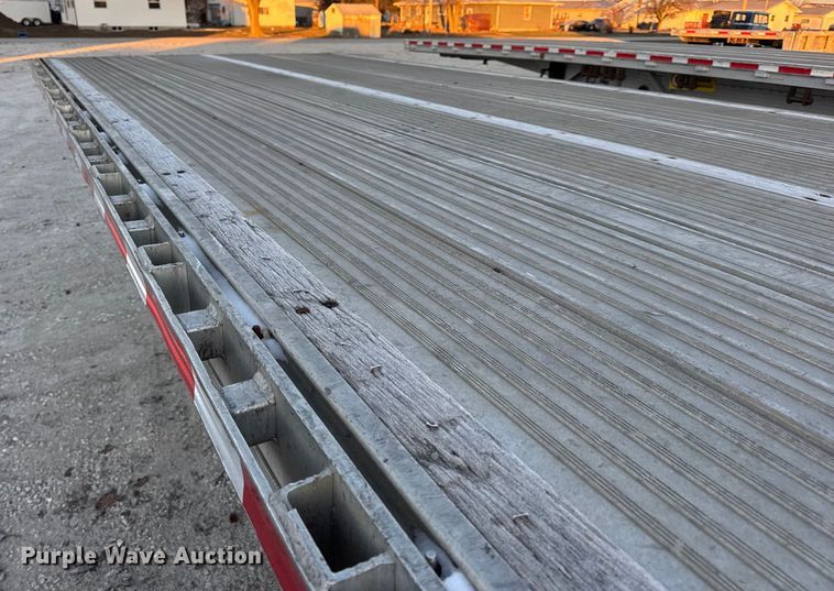 image for item EN0815 2006 Reitnouer MaxMiser flatbed trailer