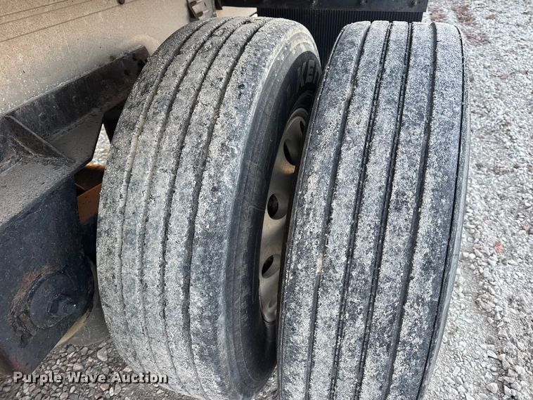 image for item EN0815 2006 Reitnouer MaxMiser flatbed trailer