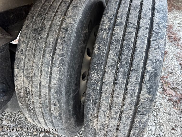 image for item EN0815 2006 Reitnouer MaxMiser flatbed trailer