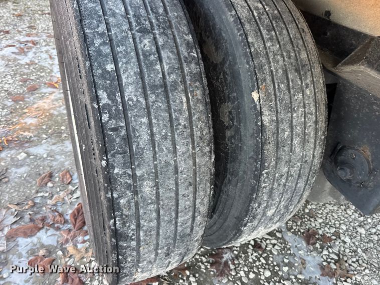 image for item EN0815 2006 Reitnouer MaxMiser flatbed trailer