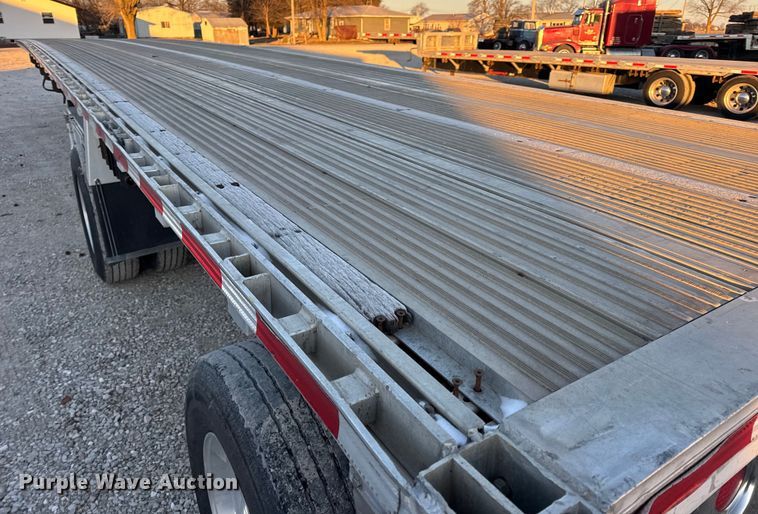 image for item EN0816 2006 Reitnouer MaxMiser flatbed trailer