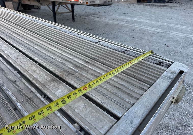 image for item EN0816 2006 Reitnouer MaxMiser flatbed trailer