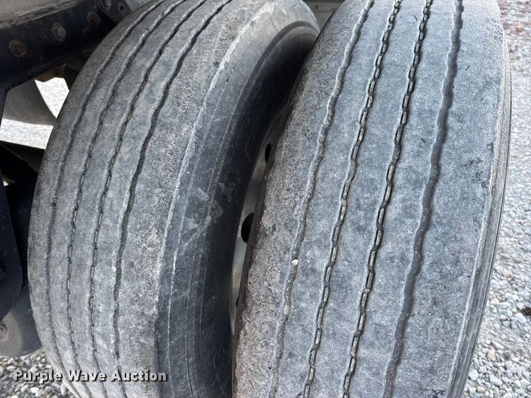 image for item EN0816 2006 Reitnouer MaxMiser flatbed trailer