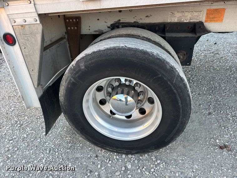 image for item EN0816 2006 Reitnouer MaxMiser flatbed trailer