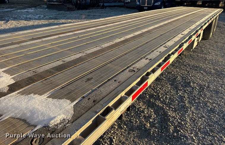 image for item EN0817 2019 Transcraft 554C drop deck trailer