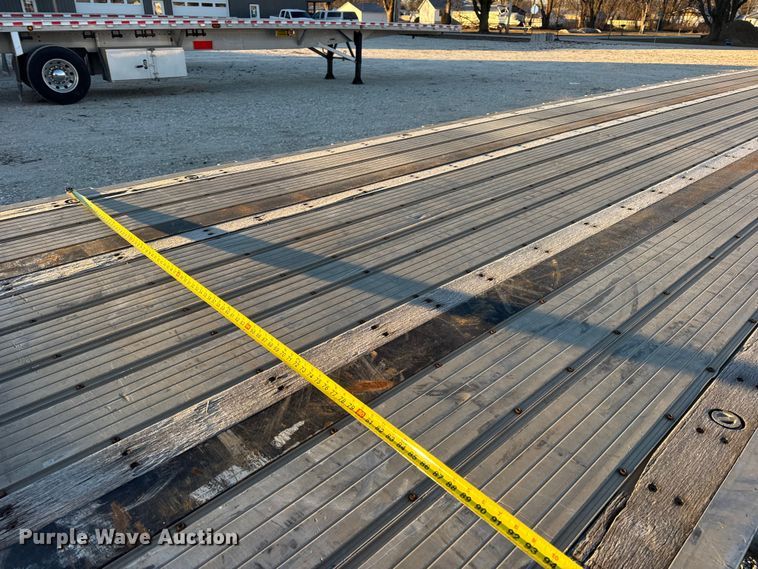 image for item EN0817 2019 Transcraft 554C drop deck trailer