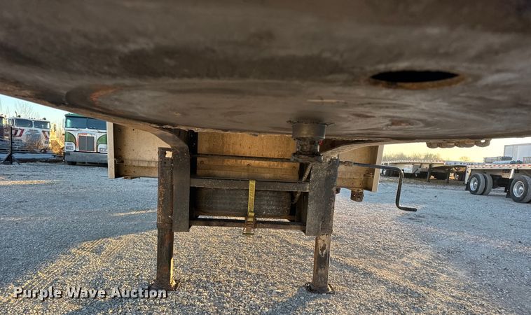 image for item EN0817 2019 Transcraft 554C drop deck trailer