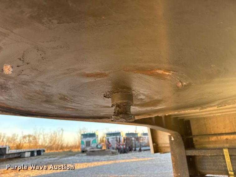 image for item EN0817 2019 Transcraft 554C drop deck trailer