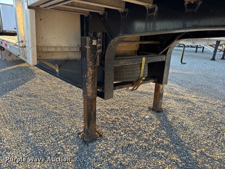 image for item EN0817 2019 Transcraft 554C drop deck trailer