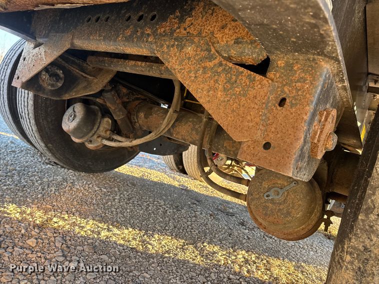 image for item EN0817 2019 Transcraft 554C drop deck trailer