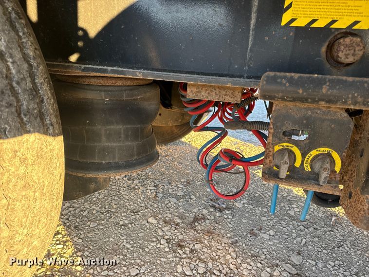 image for item EN0817 2019 Transcraft 554C drop deck trailer