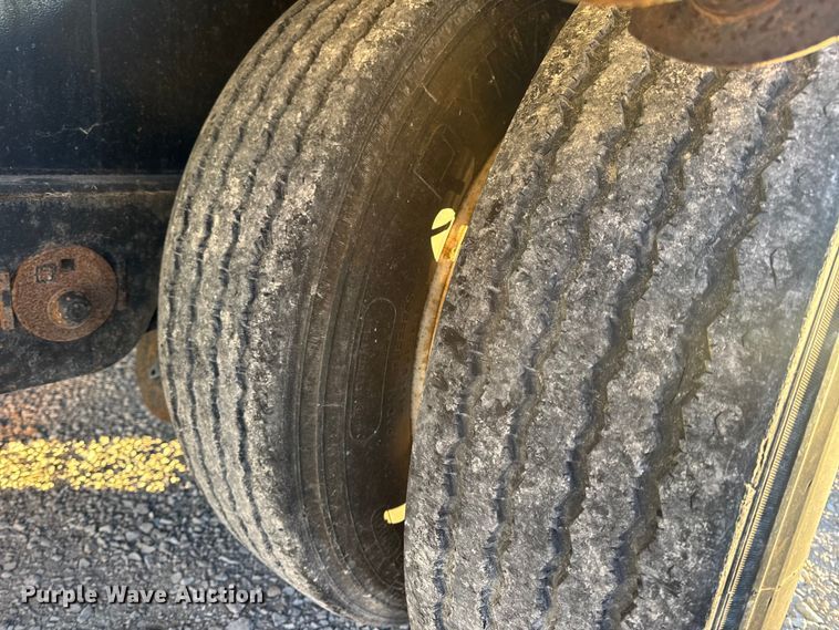 image for item EN0817 2019 Transcraft 554C drop deck trailer