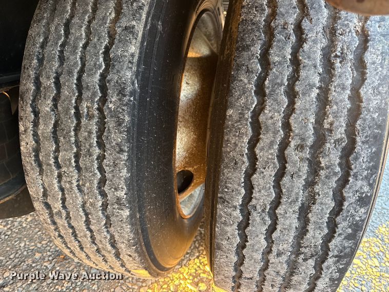 image for item EN0817 2019 Transcraft 554C drop deck trailer