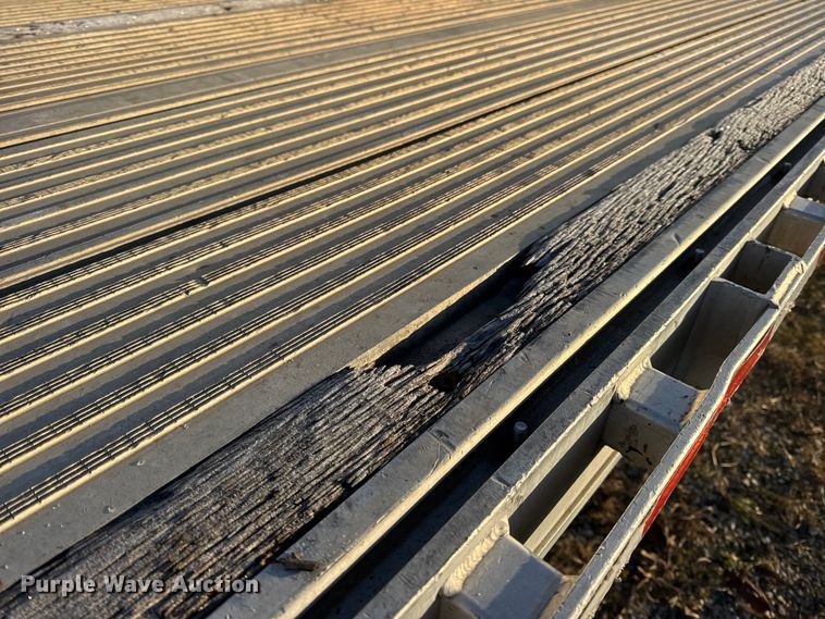 image for item EN0818 2006 Reitnouer MaxMiser flatbed trailer